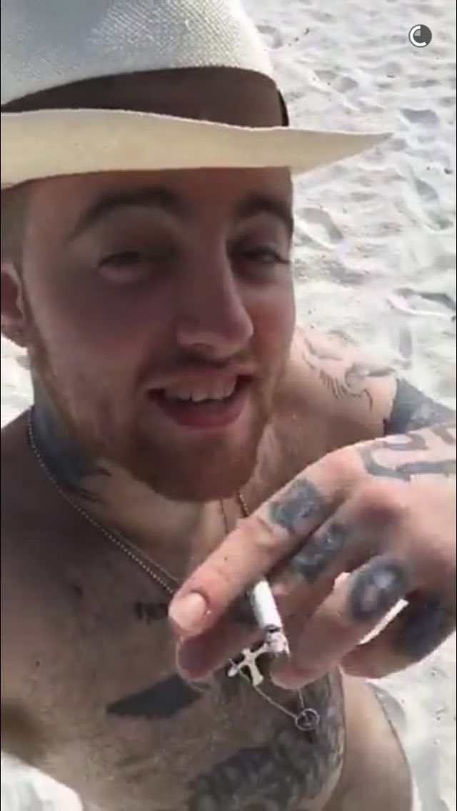 MacMillerInfoFR's tweet photo. #FactAboutMac @MacMiller et son ex Nomi ont acheté une île en 2013 et se pavanaient nus sur leur île 🌴 #BackInTheDays https://t.co/BXJwzcYoI7