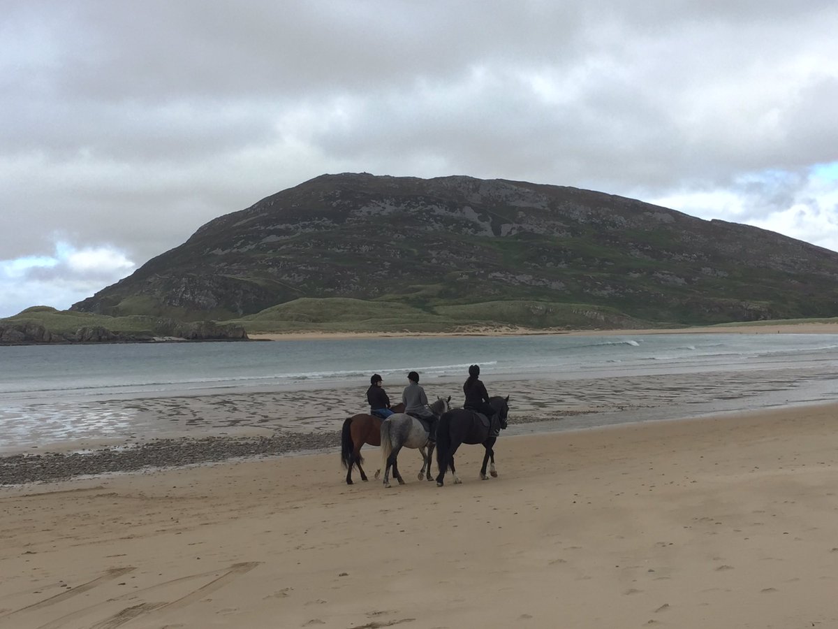 FailteIntMedia's tweet photo. #SamanthaBrown living the #WildAtlanticWay of life in #Donegal's #Inishowen @TBEquestrian_  filming new #PlacesToLove travel series https://t.co/5UVdvV0Jh3