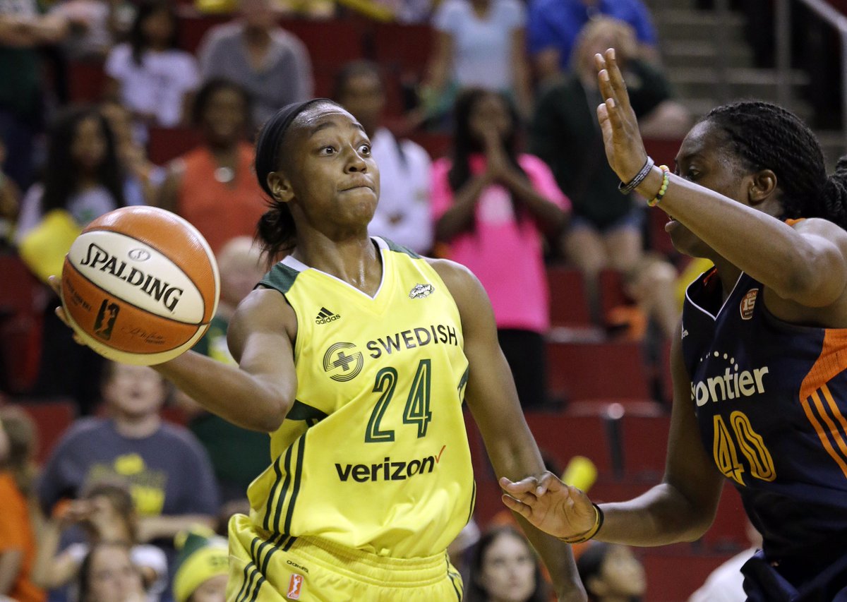 LincolnwoodNews's tweet image. Q&amp;amp;A: Niles West grad Jewell Loyd, WNBA star and friend of Kobe Bryant trib.in/2wPI53M #PioneerSports (pic: @AP_Images)