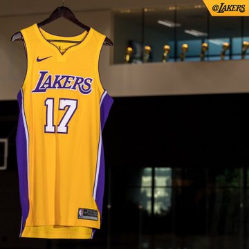 Los Lakers hasta tres nuevos uniformes