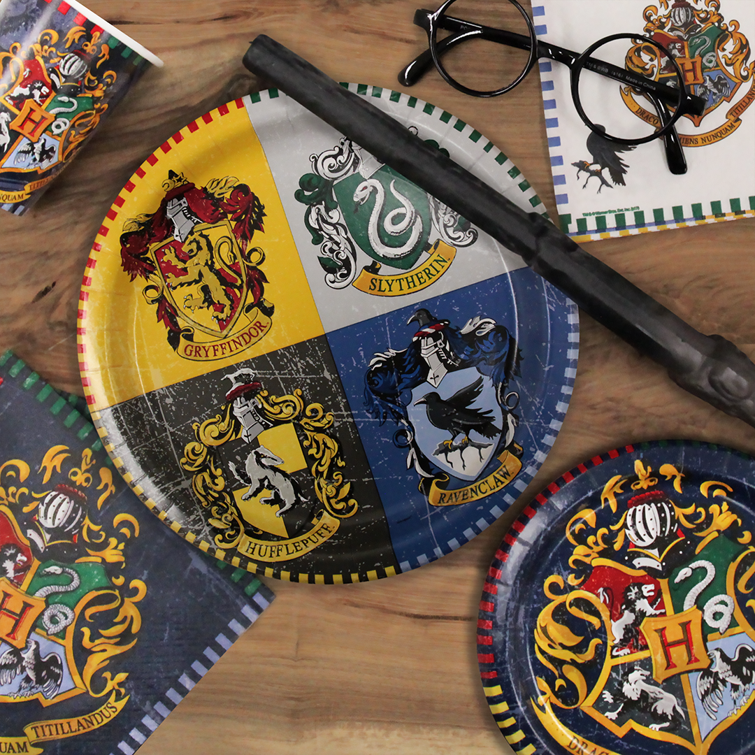 PartyCityFR's tweet photo. Message à tous les moldus ! 

Nous avons le plaisir de vous annoncer que nous avons enfin une gamme Harry Potter ! https://t.co/TL6PPM57xC https://t.co/hBJpxR8DCq