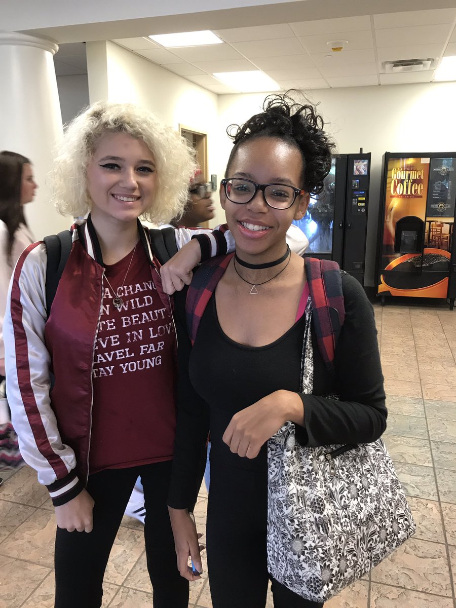 solaccofficial's tweet photo. Welcome back, Early College Academy students! First day for 9th &amp; 10th grade. Juniors &amp; seniors come back Monday! #SLCCFall17 https://t.co/H9tMjeJcPi