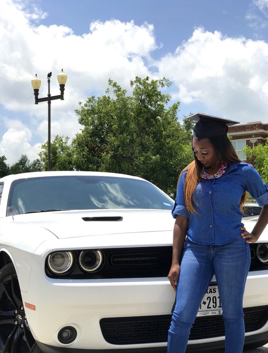 ___aariel___'s tweet photo. Tomorrow is the day 🎉 #GradSZN https://t.co/KqMI2IuC8B