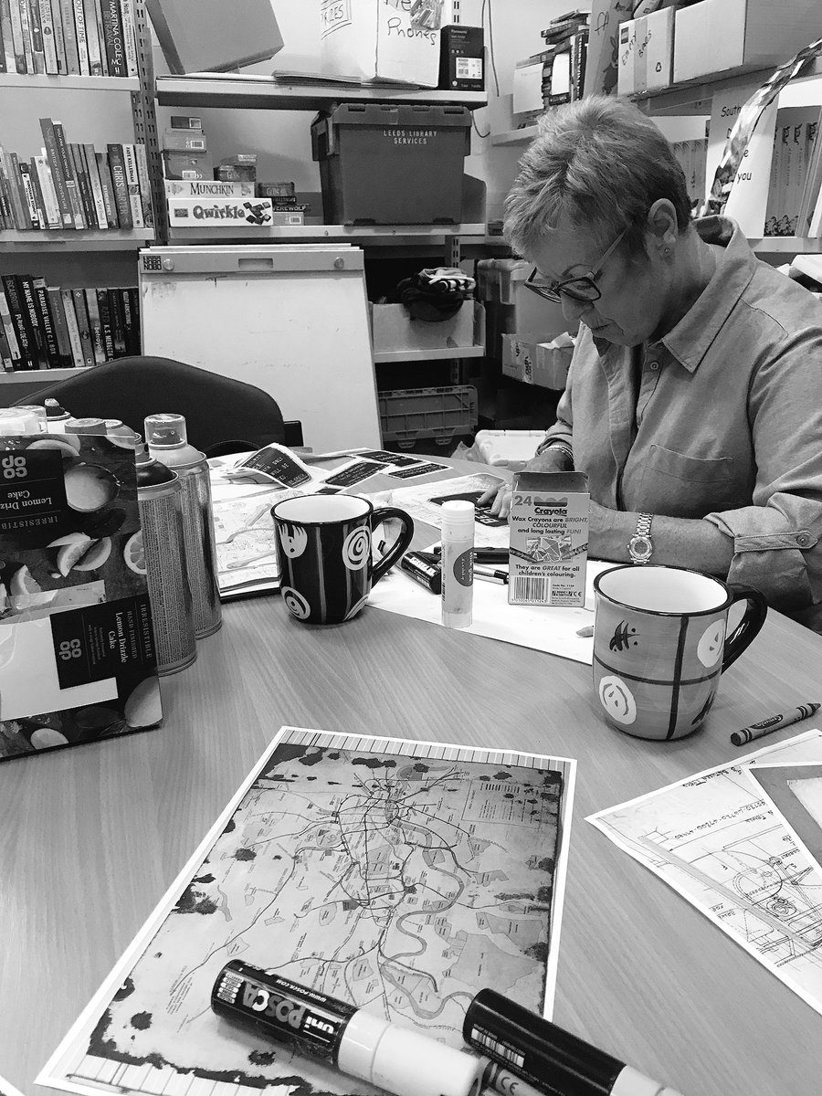 Rachel_Benn_'s tweet image. A fabulous Art afternoon at #HunsletLibrary for our Hunslet Remembered group 🎨💭🚂 #locomotives #memories #steamtrains #nostalgia 🚊🎨