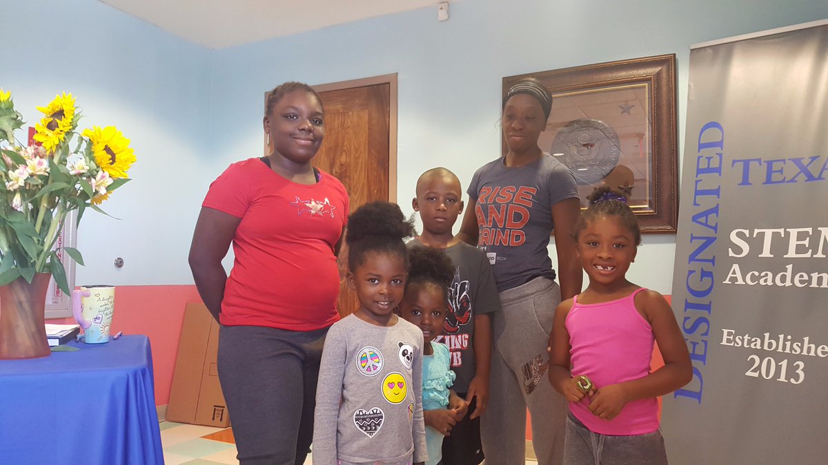 HSI_ElPaso's tweet image. Welcome back to all our new HSI-El Paso families. Thank you for your support. @HarmonyWestTX  @HarmonyEdu #TEAMHPSELPASO17 #Harmonyforall