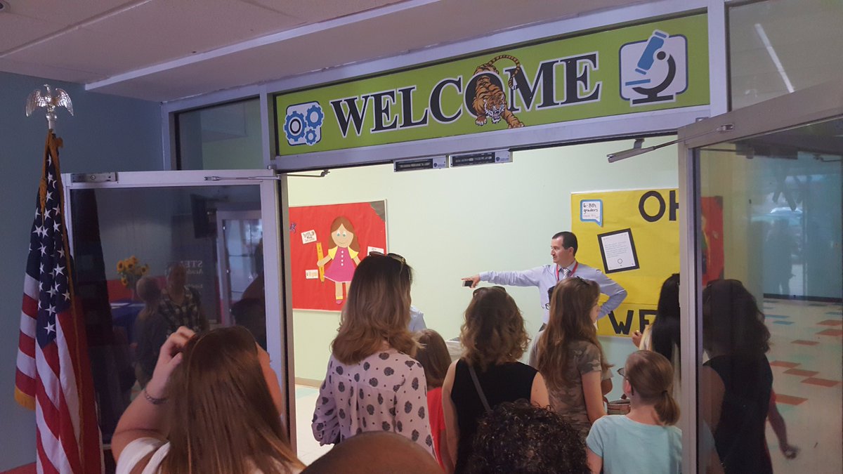 HSI_ElPaso's tweet image. Welcome back to all our new HSI-El Paso families. Thank you for your support. @HarmonyWestTX  @HarmonyEdu #TEAMHPSELPASO17 #Harmonyforall