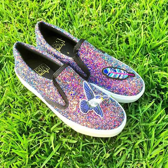 #BuenViernes
¡Ponle brillo a tus pasos este día! Con los RABIA más cool 😎 

 #enRABIAte y pide tu par +52 477 792 21 30