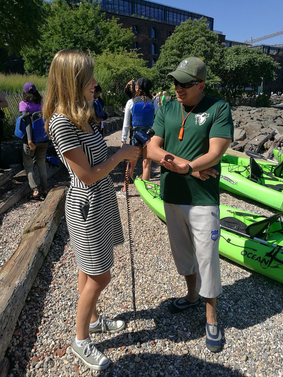 anarkiazul's tweet photo. @LindsayTuchman #PaddleAgainstHumanTrafficking... @NY1 thanks for pic request Lindsay ! #harborlab https://t.co/znyTqnYW9q
