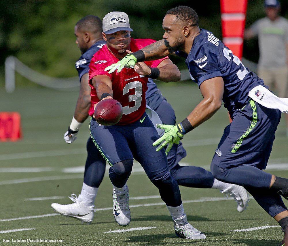 PureJoyRussCi's tweet photo. Russell &amp; Thomas Rawls 🙌🏾#russellwilson #ThomasRawls #SeattleSeahawks #NFLTrainingCamp #Seattle
Repost @SeaTimesFo… https://t.co/NSzfDwHulT https://t.co/RG7tVlRr8N