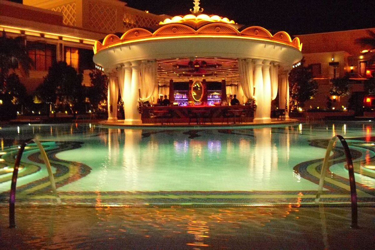 BonwiRewards's tweet photo. Feel like a VIP in Vegas with affordable hotel rates and big #bonwipoints paybacks. #lasvegas #traveltips #bonwirewards https://t.co/t7LvNzlIZ7