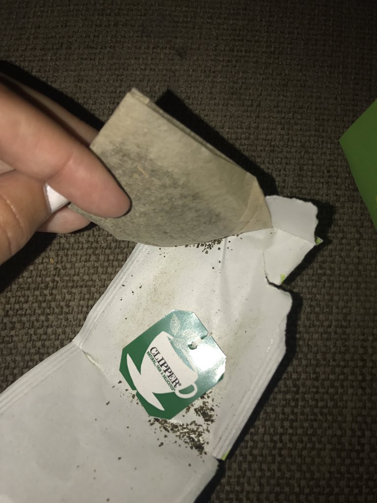 romyverell's tweet photo. Beste @clipperteas, mijn favo theetje blijkt verkeerd te zijn ingepakt waardoor ik de zakjes niet meer kan gebruiken. What now?!😱 https://t.co/ZlTLjVZKOl