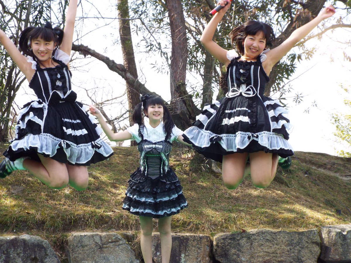 三本の矢のサポーター たにもしんでん おはようございます 今日7月31日は Cocoデコル まりなの15歳のお誕生日です 昨日の定期公演でお祝いしました Cocoデコルからきみともキャンディへの活動を通じて幸せで充実した1年になるように祈ります