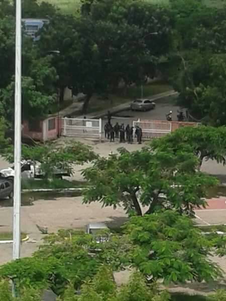 vene1616's tweet photo. @WilliamsGil81 represion en Malavé Villalba por cacerolear desde los aptos el centro de votacion (vacio) de la blonval. https://t.co/1ISxPw1BZ1