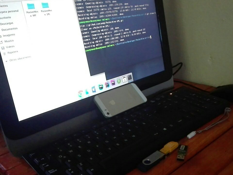 AnonymousDev01's tweet image. Mi escritorio es hermoso ^.-!