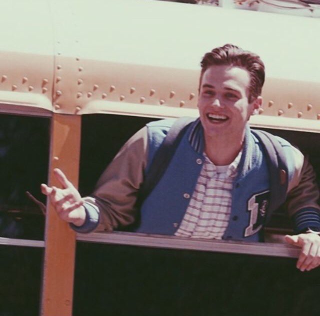 favepersxons's tweet photo. Brandon flynn || actor #brandonflynn @brandonflynn https://t.co/AgOceYk8qs