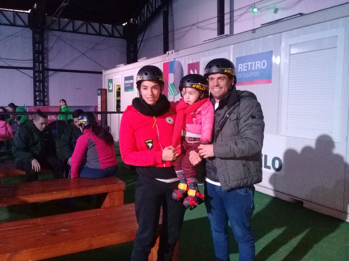 EmilianoRodrig's tweet photo. #VillaMercedes #ParqueDeLaPedrera #PistaDeHielo @adolfoRSquotes @adolfoRSaa https://t.co/v2HDXlBSxH