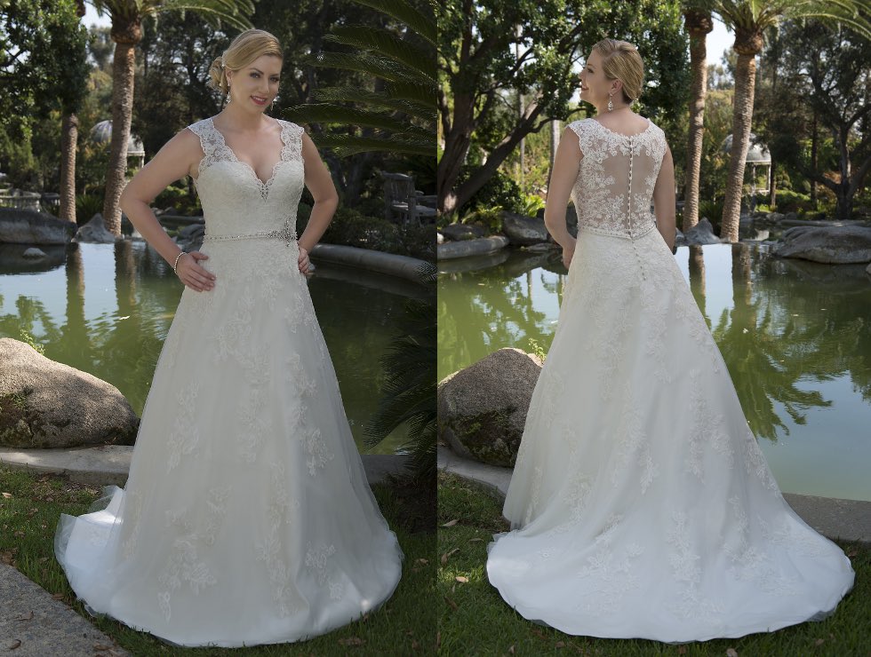 BridalsOpulence's tweet photo. Gorgeous new gown alert ladies from @Venus_Bridal_UK #stunning #weddingdress #plussizeweddingdress call now to come and try her xx https://t.co/jZMNSSr3Gy
