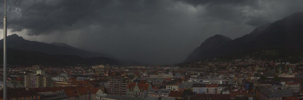 manu_oberhuber's tweet photo. 165 km/h und damit volle Orkanstärke gerade eben am Tower des Innsbrucker Flughafens. Unten am Boden üblicherweise deutlich weniger, hope so https://t.co/z7ZAa1cYaR
