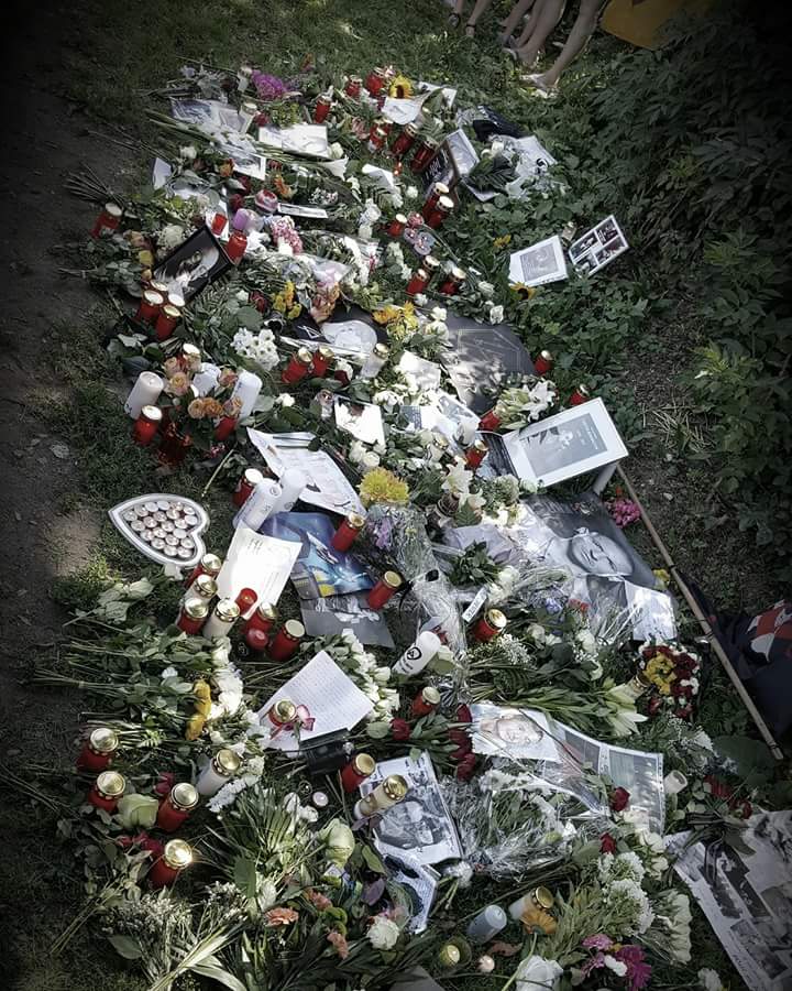 HeikeBallstaedt's tweet photo. Chester Memorial Leipzig, Germany
#LinkinPark #LPMemorial #LPlive #RIPChester #Mikeshinoda #phoenixlp #TalindaB #joehahnlp #Blackchester https://t.co/MbxipuVd7u