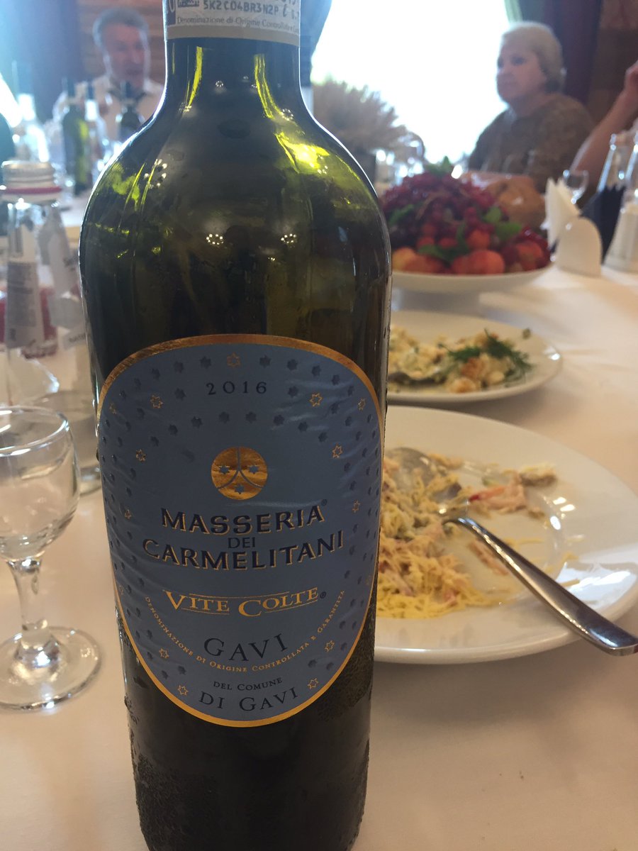 robertopanizza's tweet photo. @winemood @CarloVischi @elenatonolli1 @elna75it @TurismoLiguria @chiedialladani @IsabellaPoggi_ @gitlchefs @Eating_Italy @ItalianFoodT @ItFoodMagazine Poi vai in Russia a fare Gnocchi al Pesto e ti ritrovi qualcosa di familiare in tavola ! #vitecolte #Ryzan 🍃😁👍🍃 https://t.co/mIpONlTZYn