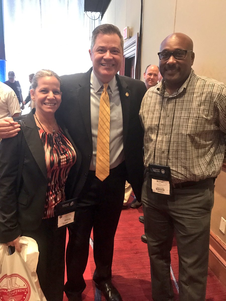MFreemanvegas's tweet photo. Sessions 220, 249 &amp; 264 in the houzzzze! My forever NA brothers! @PaulButlerSC @mexxbro @FBINAAQuantico #FBINAA2017 https://t.co/mG9CIbNMSC