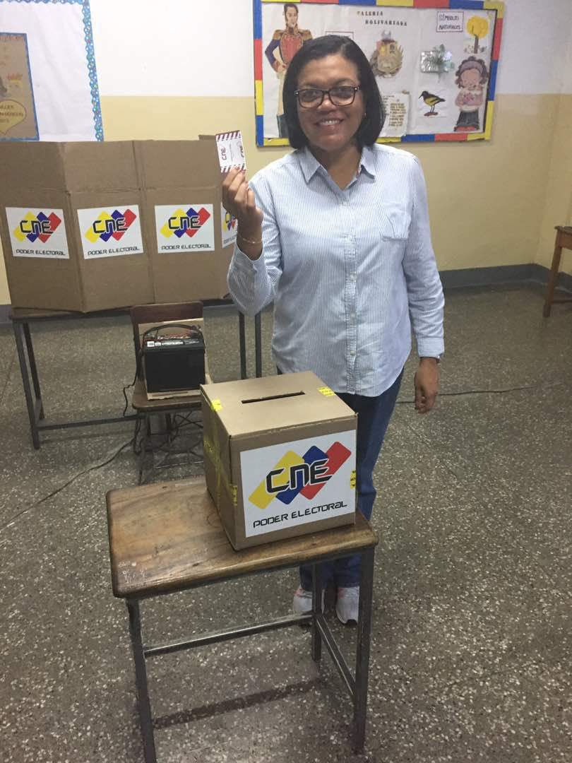 maribelparradem's tweet photo. ¡Hoy voto por un Pueblo, por la Revolución, por el Comandante Chávez, por el presidente @NicolasMaduro, por mi familia, por la Patria! https://t.co/nVXnHXwr9x