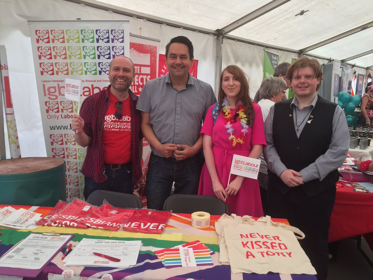AdamMc_83's tweet photo. @stuwystv @pchilds80 @cllrkemp @LiverpoolPride Now that's what I call a stall 😉 #LiverpoolPride #LiverpoolPride2017 #PrideIsAProtest #DropTheDUP @StephenTwigg @LindsayMelia @crispeater https://t.co/7ZcJixvnib