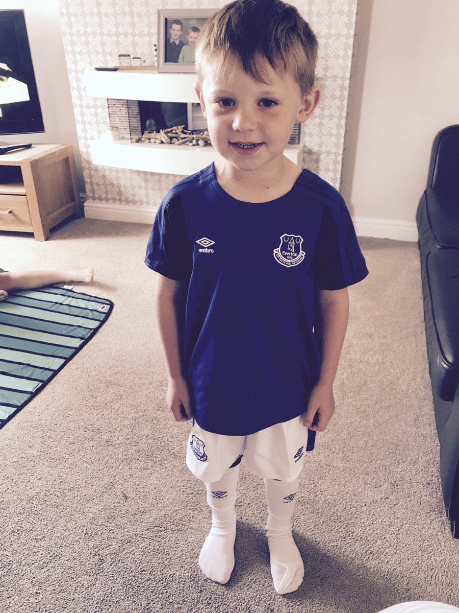 Gaz1668's tweet photo. My little fella rocking his new kit @Everton @WayneRooney #COYB https://t.co/uXySvw6lgo