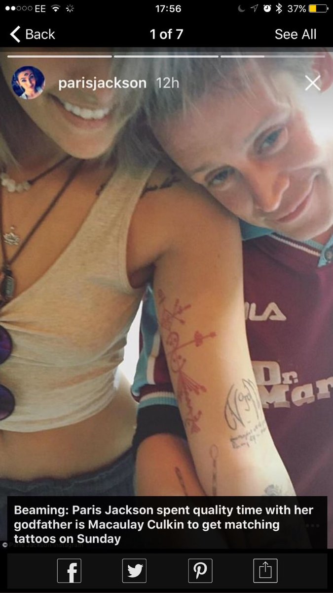Jacko's daughter, Macauley Culkin and a West Ham shirt. Was this photo taken in a parallel world or something?