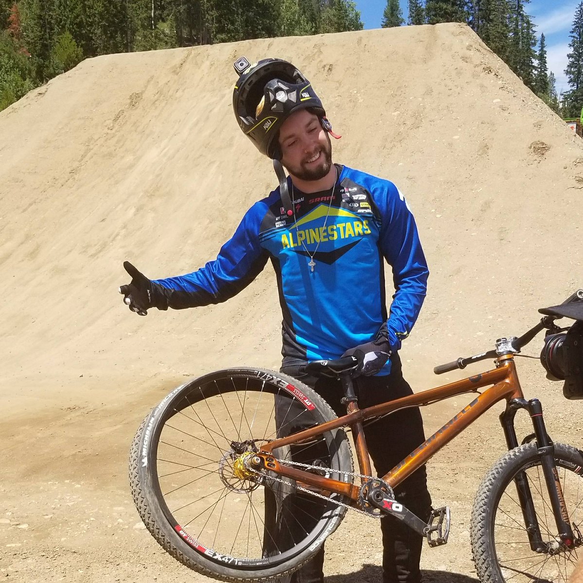 COFreerideFest's tweet photo. Literally out with a bang! @nicholirogatkin wins #CFF2017 https://t.co/dgtWzIG1Lz