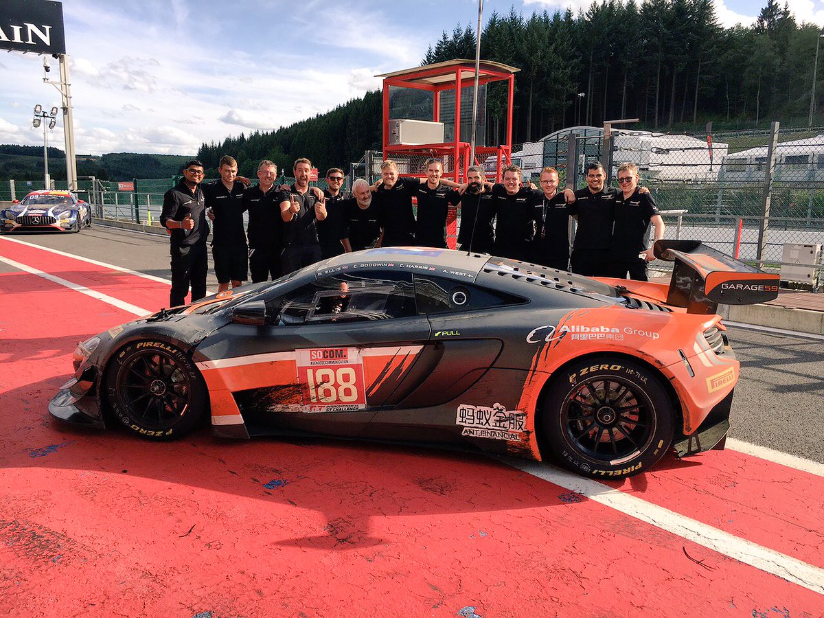 Garage_59's tweet photo. One team... one dream! 👏🏻💯🏁#Spa24h https://t.co/u80jy9jgEX
