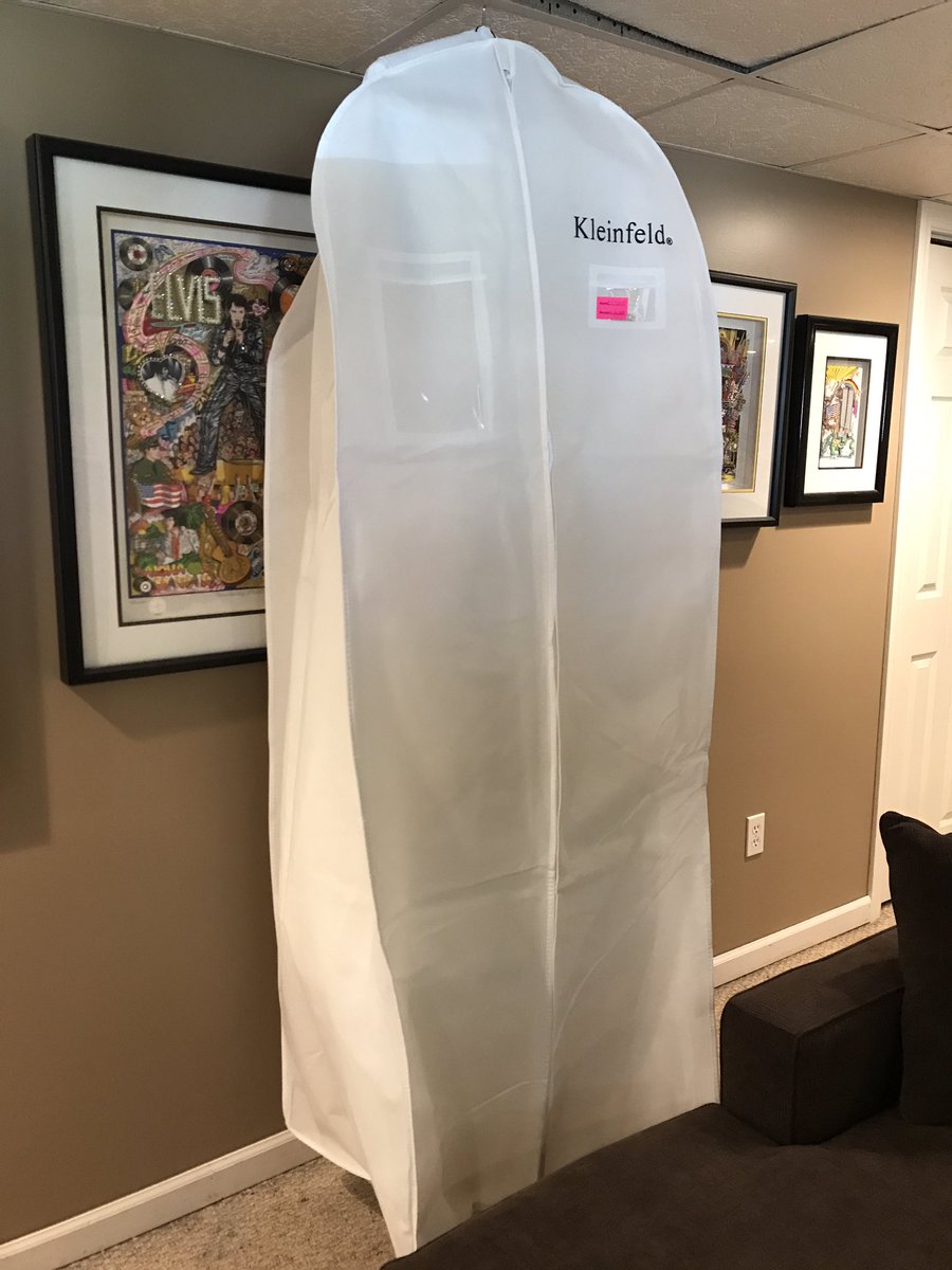 BrittPCollins's tweet photo. Picked this up yesterday from @KleinfeldBridal!! Only 5 days till our wedding!! Ahhhh 😍❤️ #CountdownToCollins #BPwithanewC #OnCloudCollins https://t.co/qIEfcnLaNY