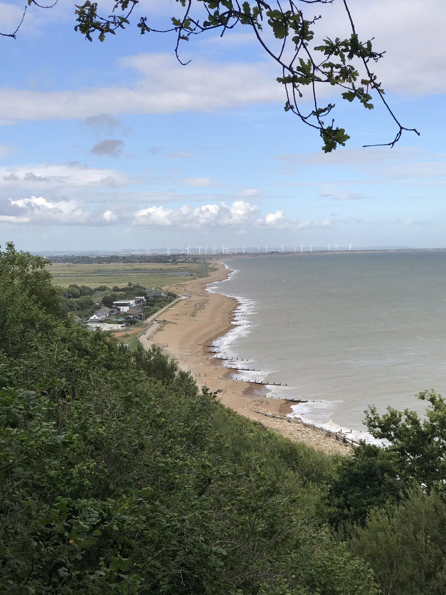 loveshackpl's tweet photo. Looking over #pettlevel beach from cliff end. #EastSussex https://t.co/8QT04USnZe