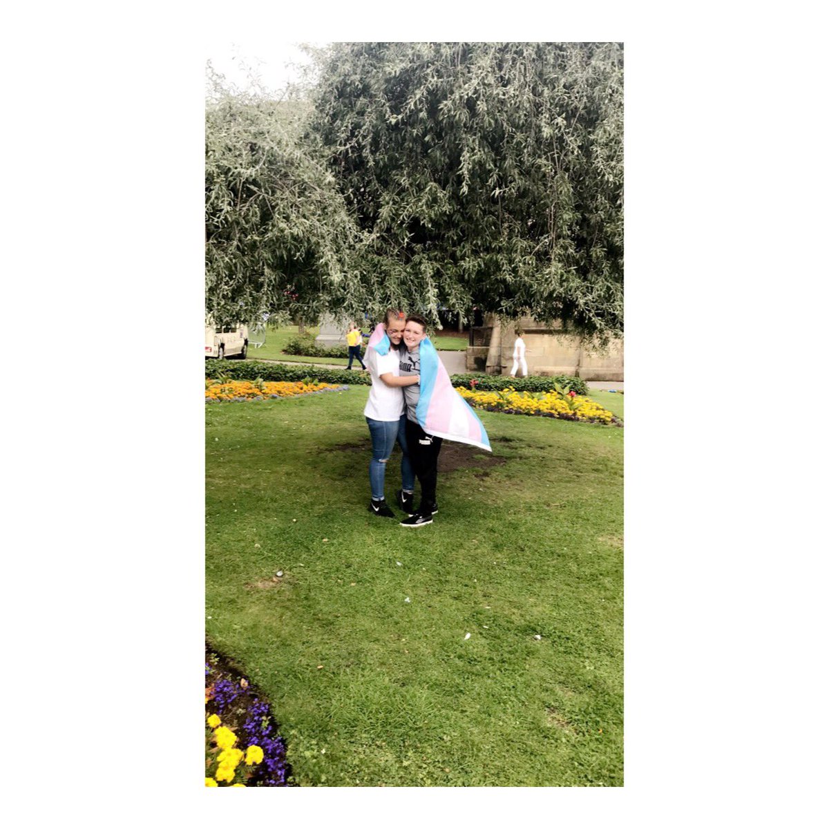 laura_wildingx's tweet photo. Had such a good time at pride today💙💗
#LiverpoolPride2017 x https://t.co/9Ocd6okDJX