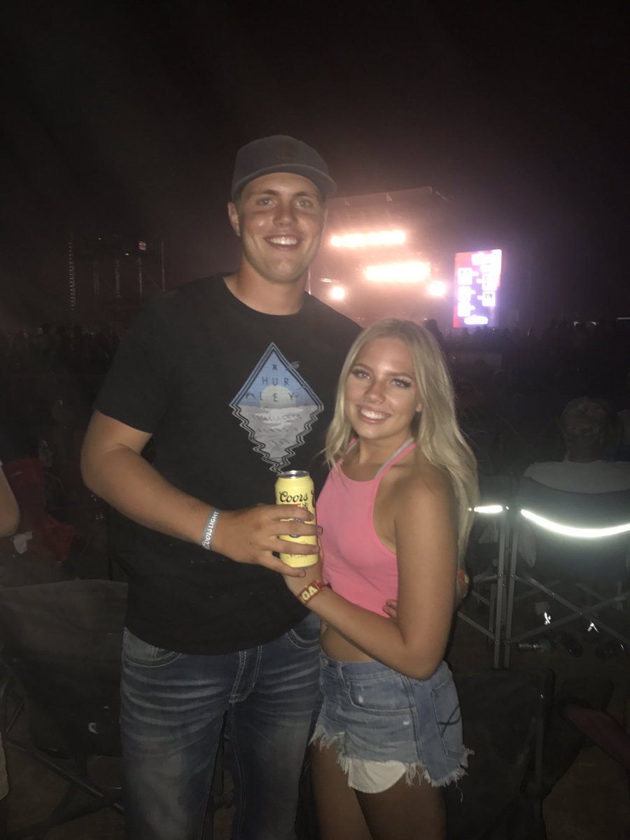 dilian_rowe22's tweet photo. What a good ass weekend #MHCMF https://t.co/m5JANpBTxU