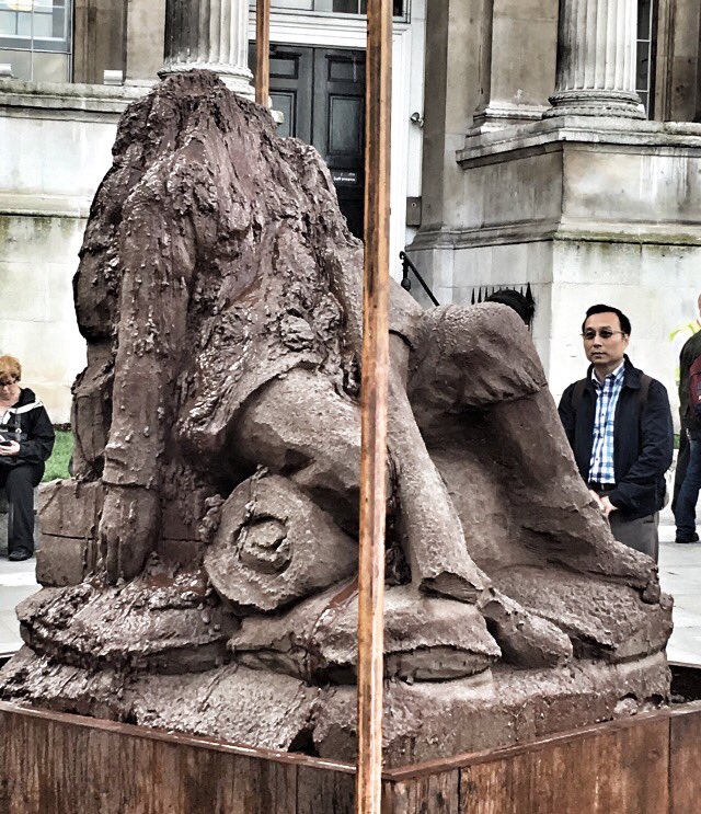 Little_G2's tweet photo. The Mud Soldier in Trafalgar Square commemorating #Passchendaele100 
Pics are two days apart - stark memorial https://t.co/0a4eHwkgXJ