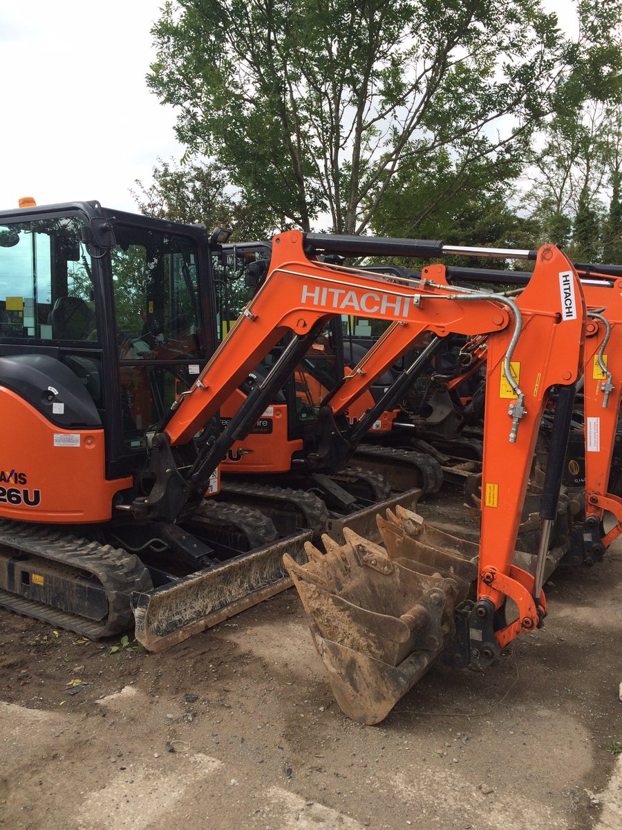 reesant7's tweet photo. If your looking for reliable low cost plant machinery hire, give us a call #reesplanthire #excavators #dumpers #telehandlers 0330 123 4420 https://t.co/leQIUJ2Lua