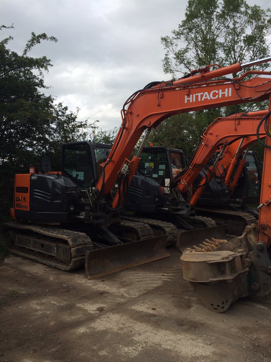 reesant7's tweet photo. If your looking for reliable low cost plant machinery hire, give us a call #reesplanthire #excavators #dumpers #telehandlers 0330 123 4420 https://t.co/leQIUJ2Lua