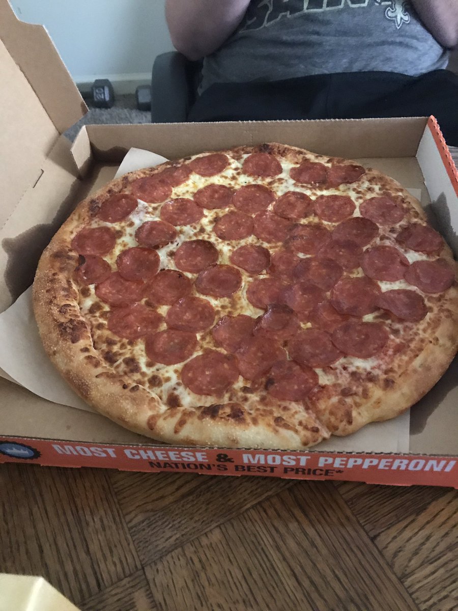 BoustaniAndrew's tweet photo. Bruh @littlecaesars  y'all didn't even cut the pizza haha https://t.co/0UgiDORajf
