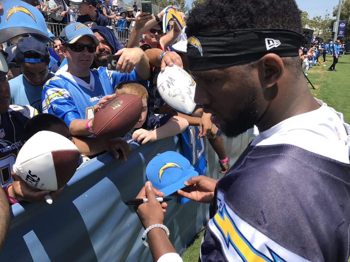 Autographs to finish up the first day of #ChargersCamp 🖊🖊🖊