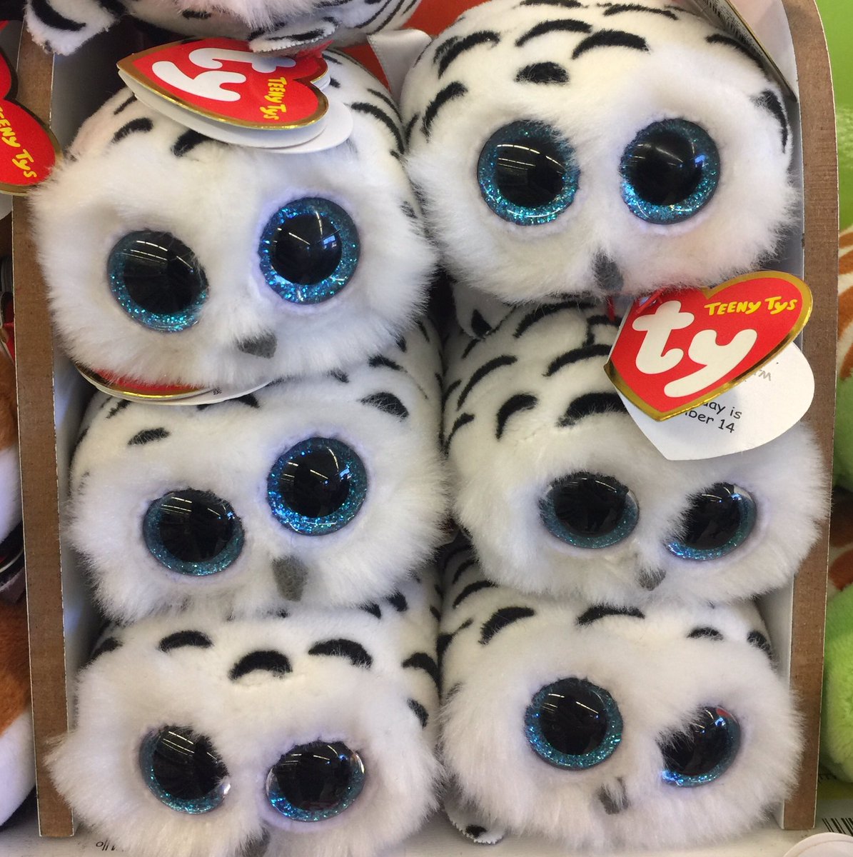 SideshowChicky's tweet photo. I was in a checkout line. I thought I escaped the guantlet of up-sells, when I felt hundreds of eyes of judgement. #escapefail https://t.co/QBoWZNNrS7