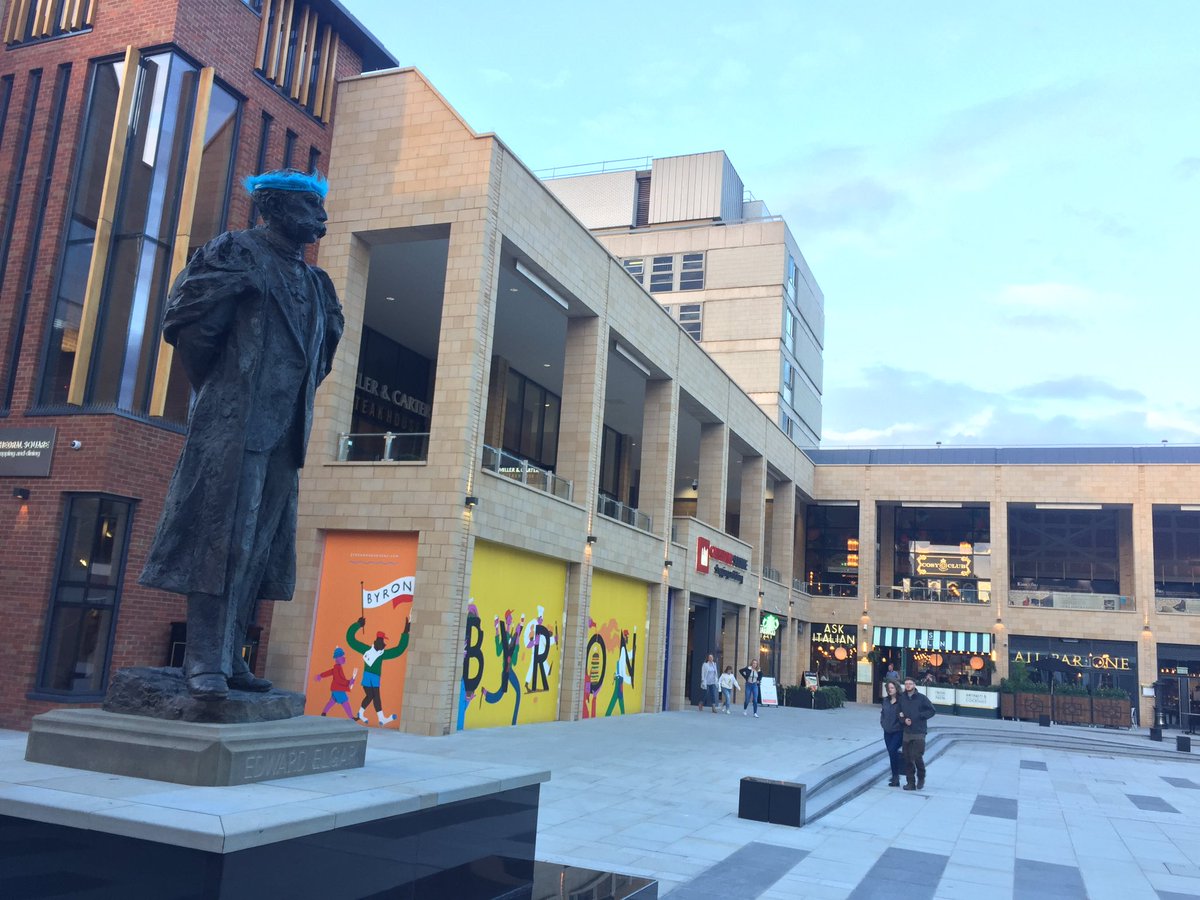 First time out at the new cathedral square shopping and dining. Even #Elgar has had a new hat 😂<a href="/WorcesterBID/">Worcester BID</a>