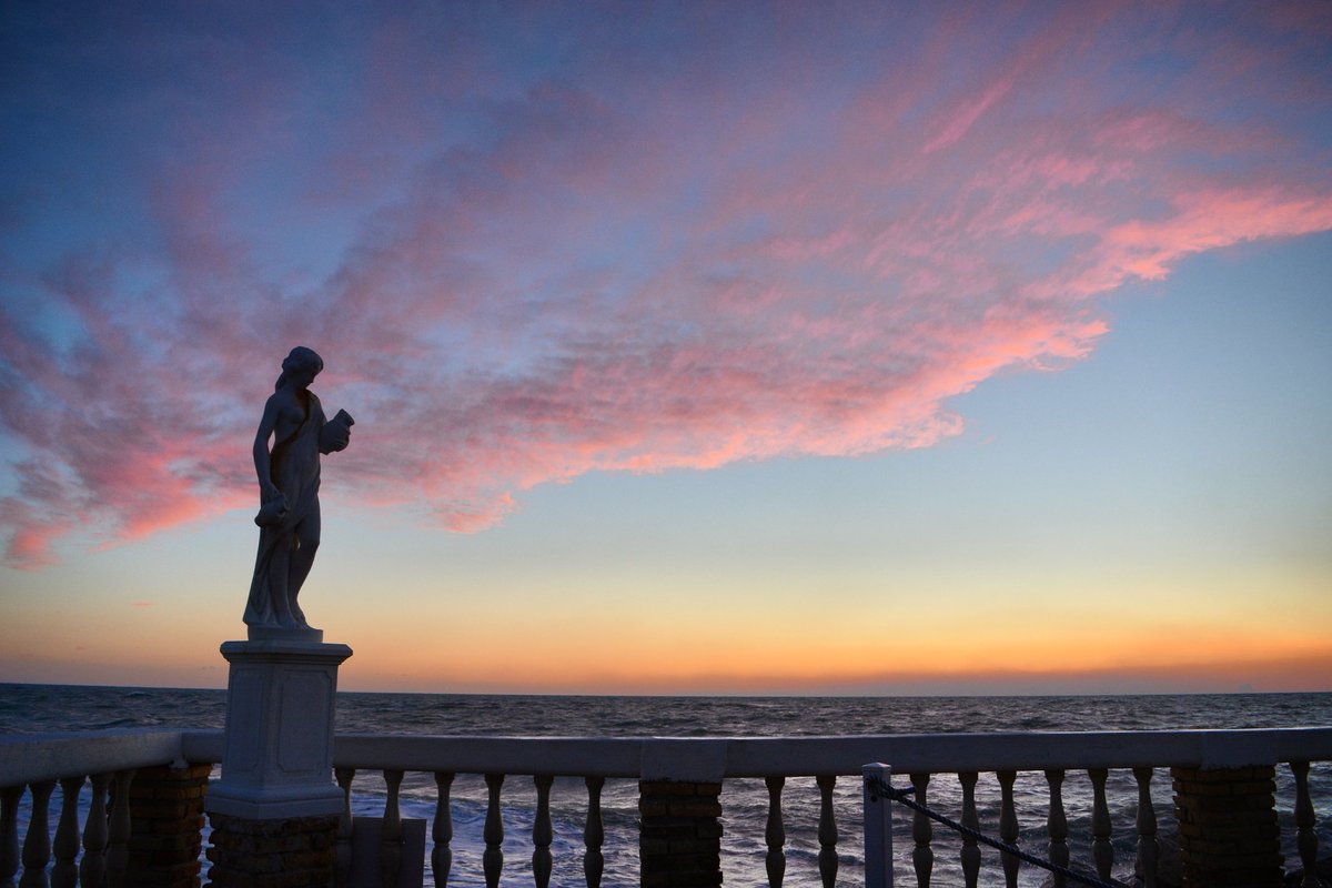 amrofficialph's tweet image. #Dawn is breaking, can't miss this beautiful #sunrise  🌅  #Italy #Travel