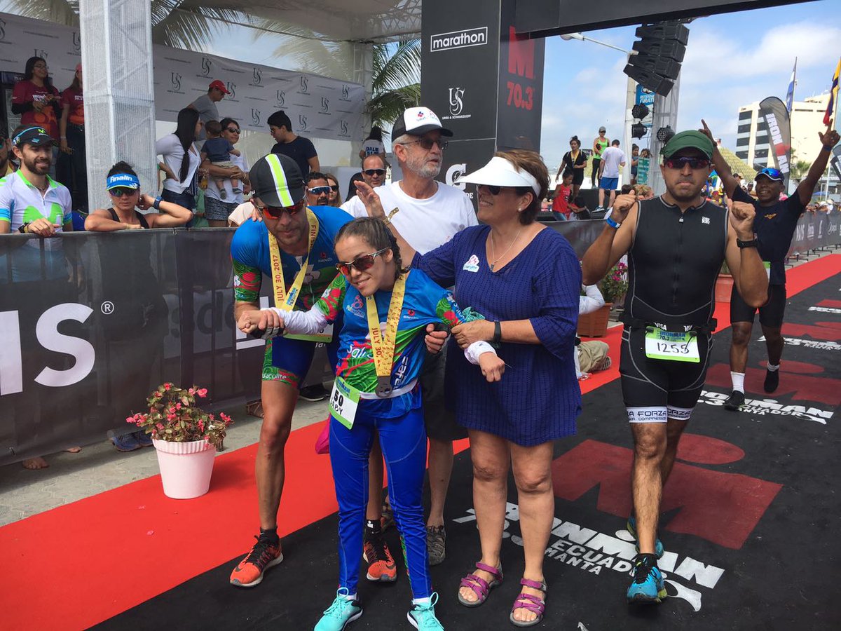 Esaludsa's tweet photo. ¡Grandes! Roberto y Gaby de @fulacolite lograron su meta: El Ironman 70.3 en Manta. #IM703Ec #IronmanEc #IronmanEcuador #Manta #ViveMás https://t.co/lSvgPbqLrf
