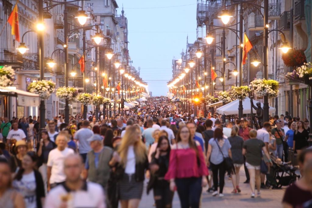 HannaZdanowska's tweet photo. W weekend na #piotrkowska w #lodz było miliard osób #takbylo #potwierdzoneinfo #urodzinylodzi #kochamlodz https://t.co/athhuPf21V