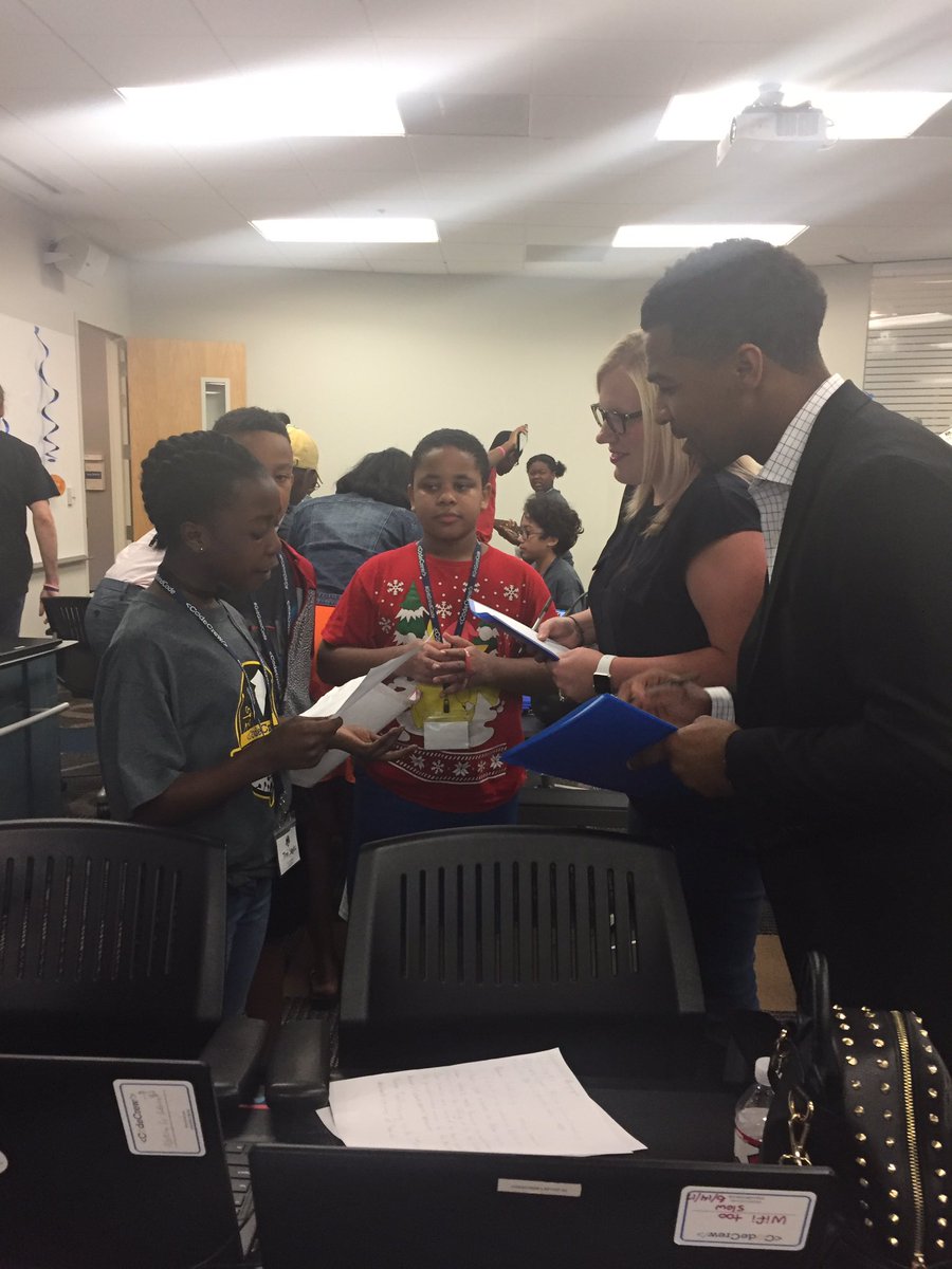 _CodeCrew's tweet photo. The judging has begun! #LostinSpaceHackathon https://t.co/76YHsrLUkc