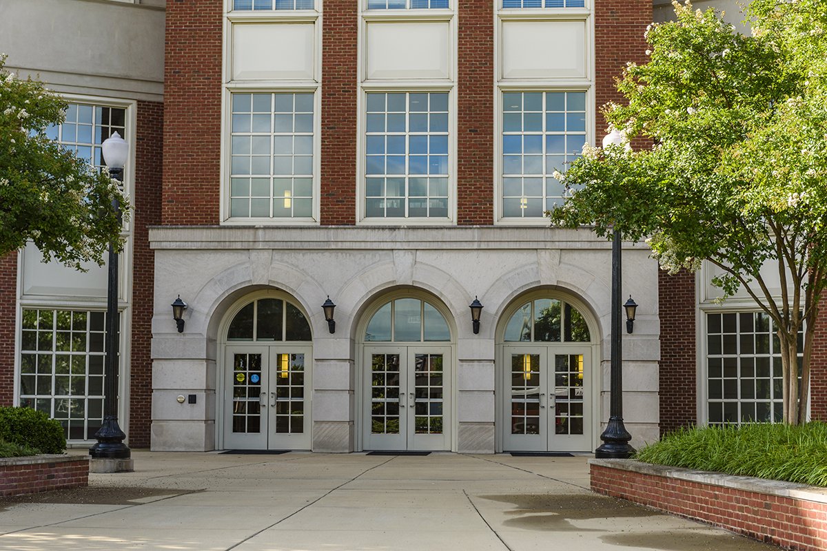 UofAlabama's tweet photo. DYK: #UA nursing students have a 92% pass rate on the NCLEX? (Better than the national average!)#WhereLegendsAreMade #RollTide https://t.co/jvOaIg9Wnm