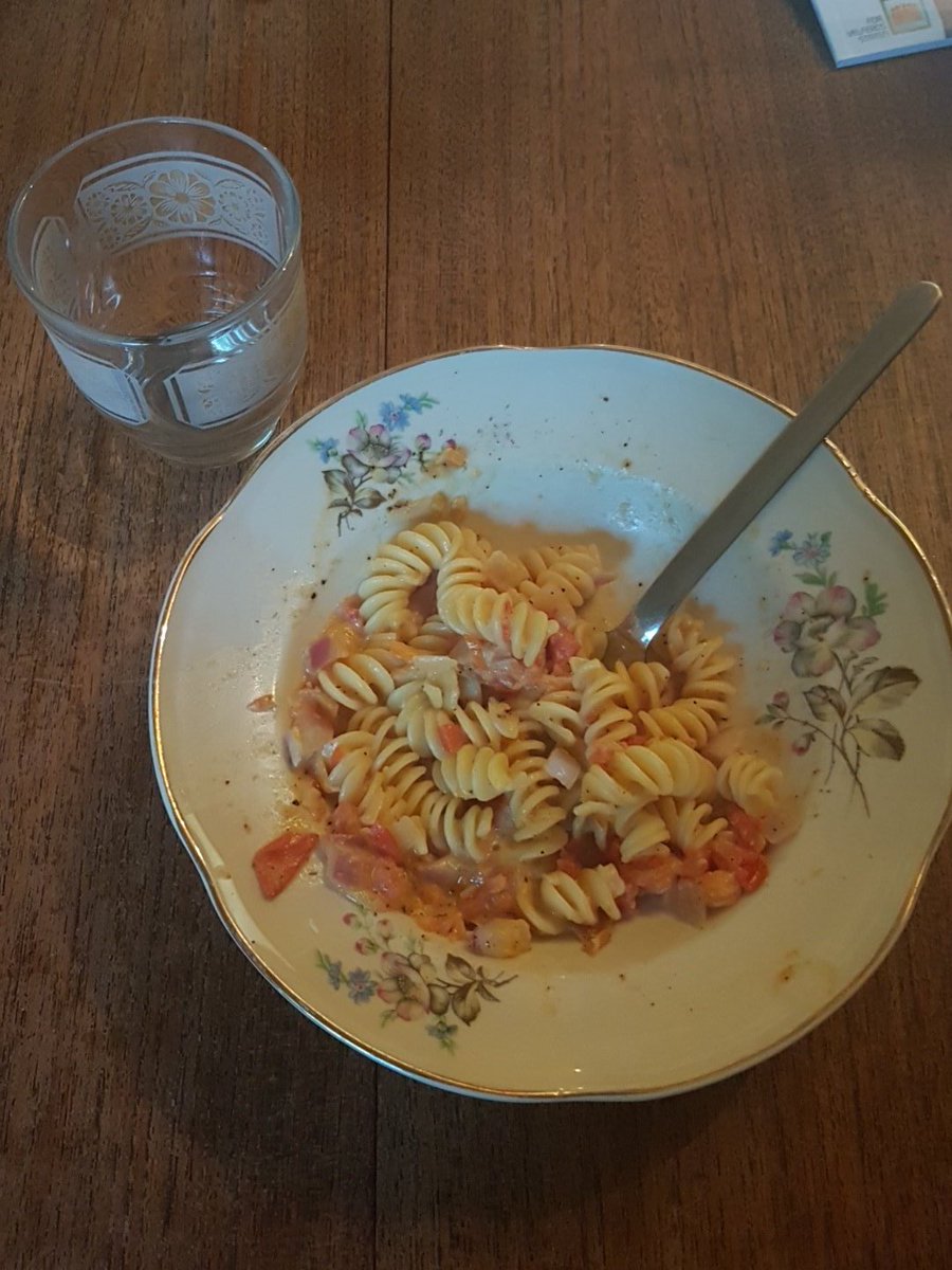 Sitter bare her på en søndag og angriper den norske kulturarven med ITALIENSK MAT. Hva blir det neste? Frihet og likeverd?
