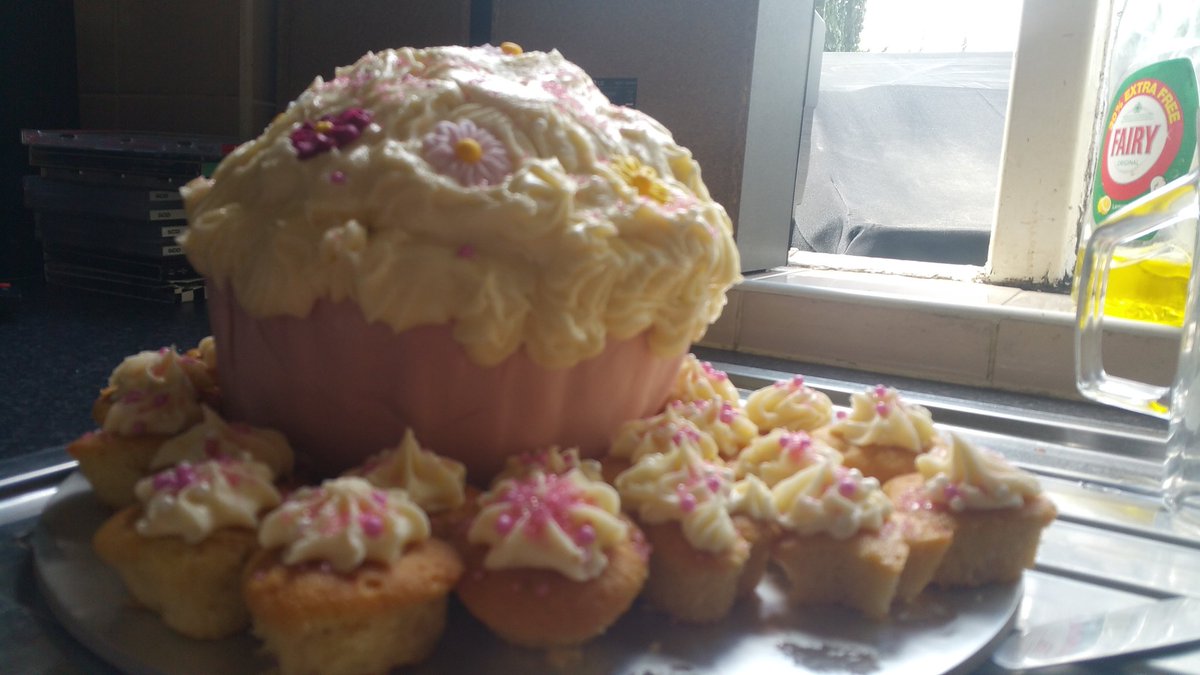 xxD_girlxx's tweet image. Bless my little sister, made this all by herself. #practicemakesperfect #Minibaker