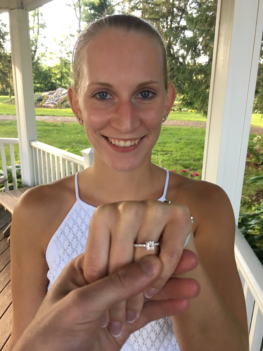 nicolerodrick23's tweet photo. He put a ring on it! 😊💍😍❤️👫 #Engaged #MissToMrs https://t.co/VxeeJ05TFS